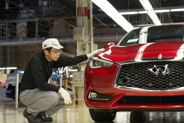 日産 栃木工場のインフィニティQ60生産ライン