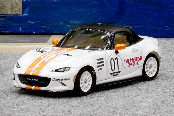 このカラーリングのマシンでメディア4耐に参戦します！