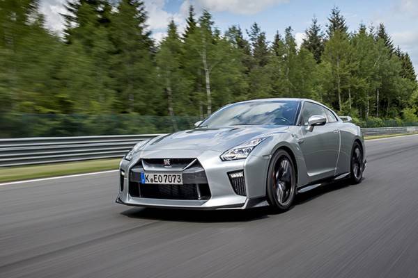 2017_Nissan_GT-R_Track_Silver25-1200x799