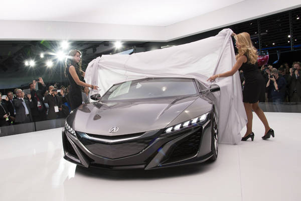 2013年にアキュラ･コンセプトとしてベールを脱いだNSX