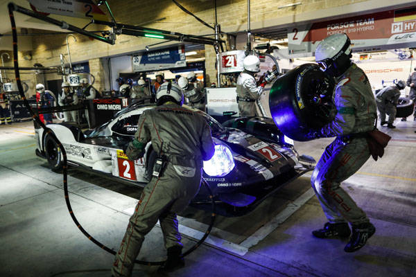 Porsche 919 Hybrid, Porsche Team: Romain Dumas, Neel Jani, Marc Lieb