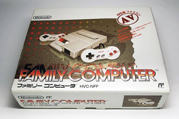 小型化されたAV仕様ファミコン