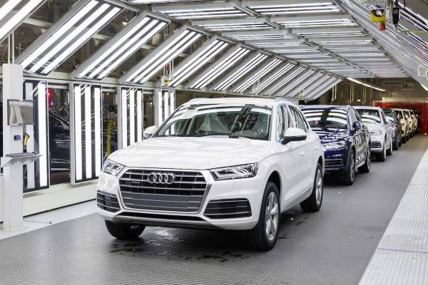 The new Audi Q5 at the finish line in assembly in the Audi plant in San José Chiapa. The plant has an annual production capacity of 150,000 Audi Q5 vehicles.