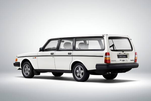いまだにファンが多いボルボ240シリーズ 