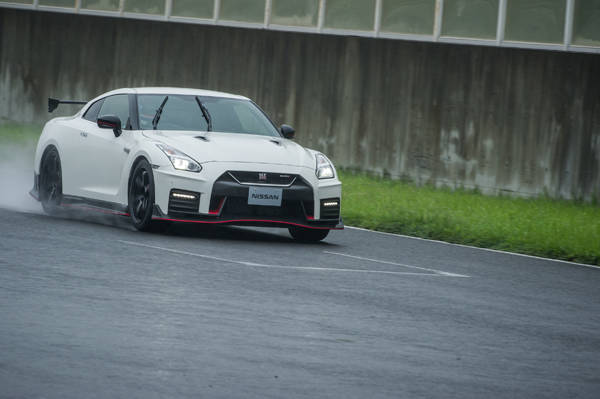 1609012_MY17_GT-R_Media_Day1-7596