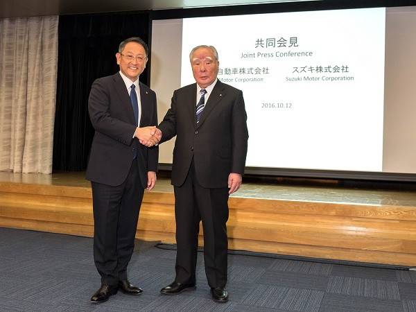 トヨタとスズキ共同記者会見。トヨタ自動車株式会社　豊田社長。スズキ株式会社　鈴木会長。