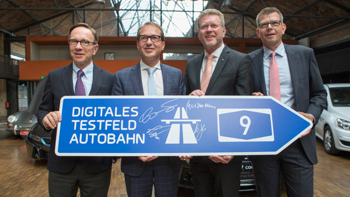 150904_dobrindt_mou_digitale_Autobahn_01