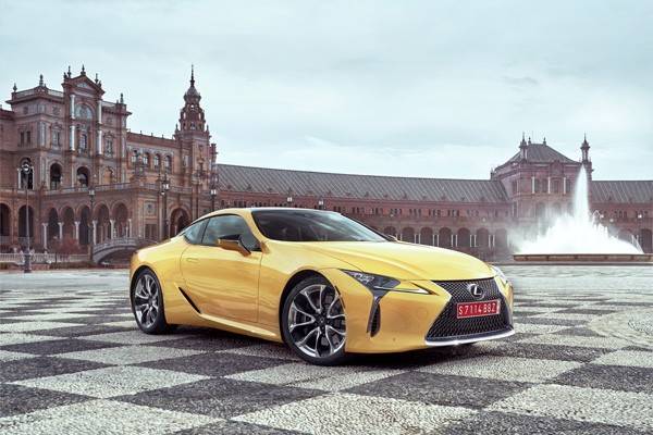2017_Lexus_LC500_NaplesYellow_Static_3