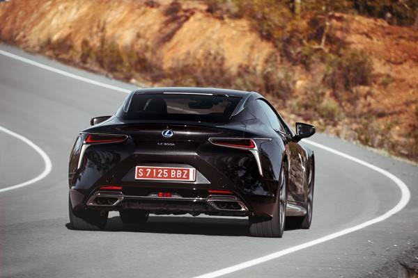 2017_Lexus_LC500h_Dynamic_17