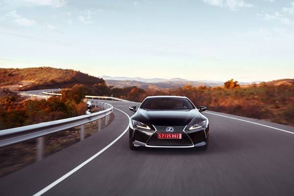 2017_Lexus_LC500h_Dynamic_28