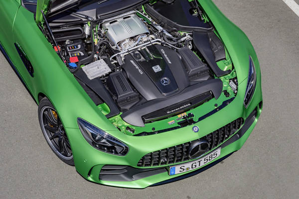 AMG GT R; 2016; Detail;  4,0-Liter-V8-Biturobomotor; 430 kW, 700 Nm; Kraftstoffverbrauch kombiniert:  11,4 l/100 km, CO2-Emissionen kombiniert: 259 g/km AMG GT R; 2016; detail; 4.0 liter V8 biturbo engine; 430 kW, 700 Nm; Fuel consumption, combined:   11.4 l/100 km, CO2 emissions, combined:  259 g/km