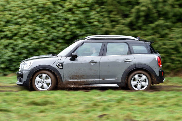 P90246370_highRes_mini-cooper-s-countr