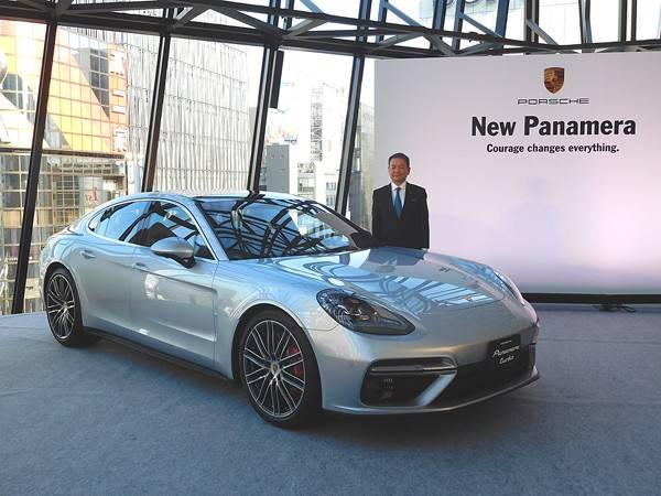 ニューパナメーラとポルシェジャパンの七五三木社長（しめぎ）