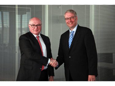ZF、フォルシア社と戦略的なパートナーシップを締結 自動運転向けのインテリアを共同開発