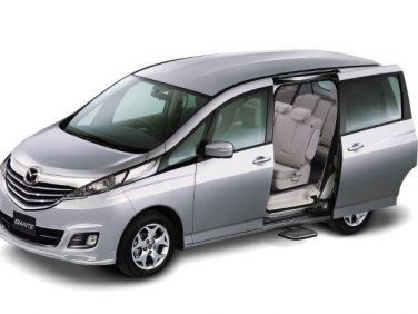 「MAZDA Zoom-Zoom スタジアム広島」の累計来場者1400万人達成を記念して福祉車両を社会福祉団体に贈呈