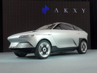 旭化成 GLMと共同開発した電動コンセプトカー「AKXY」を発表　先端の素材やシステムをアピール