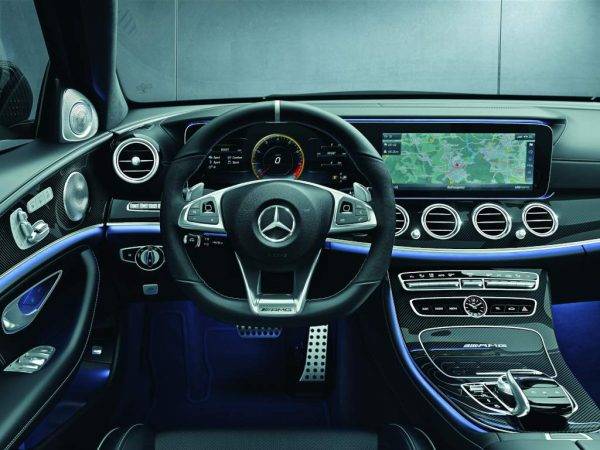 メルセデスAMG E63S 4MATIC＋ コックピット