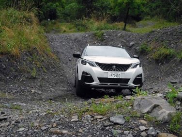 プジョー3008GTLine 試乗記 FFでも走破力が高く高級な印象の新型SUV