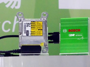 ボッシュ 事故前後の車両情報を解析する「クラッシュデータ・リトリーバル」を日本で発売