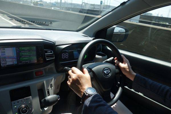 ダイハツ 新型ミラ イース G"SⅢ” ステアリング