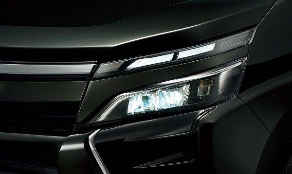 トヨタ　ヴォクシー　Bi-Beam LEDヘッドランプ　LEDクリアランスランプ