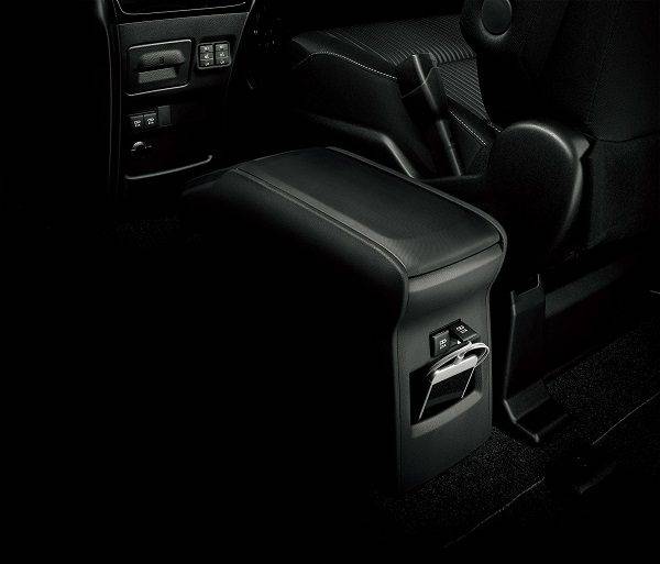 トヨタ　ヴォクシー　ノア　VOXY NOAH インテリア　センターコンソールボックス