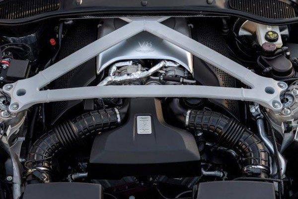 アストンマーチン　DB11 4.0L V8ツインターボエンジン