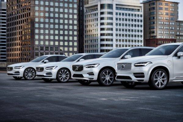 ボルボ　プラグインハイブリッドシリーズ　ツインエンジン搭載車