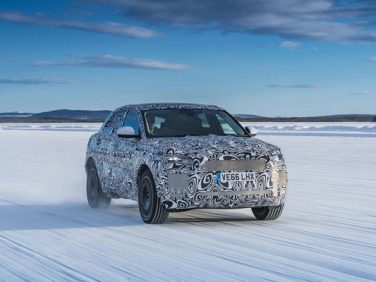 ジャガーのコンパクトSUV「E-PACE」 2017年7月13日のワールドプレミアで最終走行テストを公開