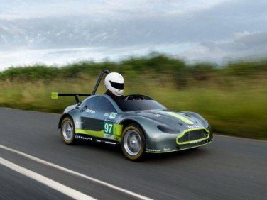 アストンマーティン・レーシング V8 Vantage GTEのミニチュア・バージョンを製作