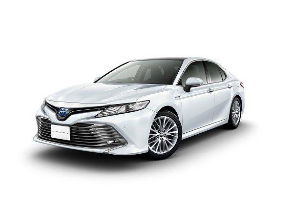 フルモデルチェンジしたトヨタカムリ　フロントイメージ