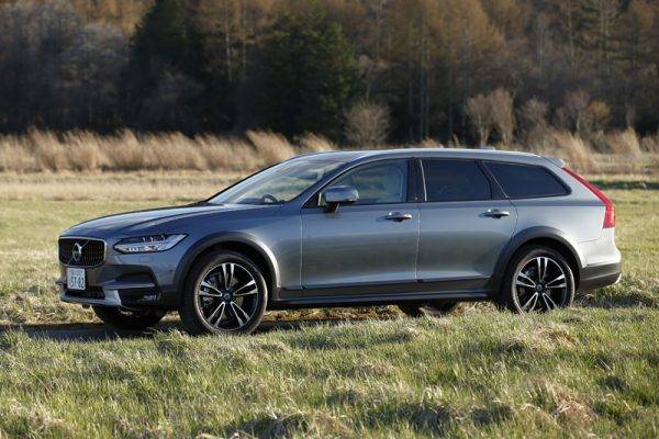 ボルボ V90クロスカントリー AWD モメンタム