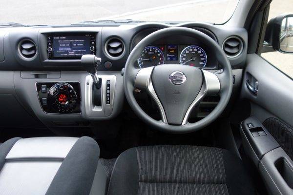 日産　NV350キャラバン　プレミアムGX　コックピット