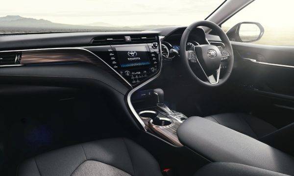 トヨタ 新型カムリ インテリア