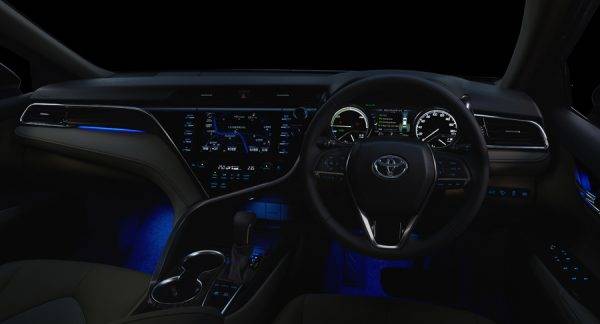 トヨタ 新型カムリ コックピット