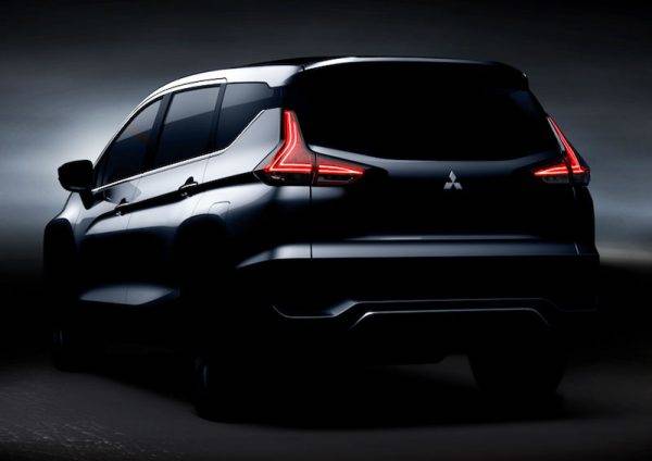 三菱自動車 小型クロスオーバーMPV リアビュー