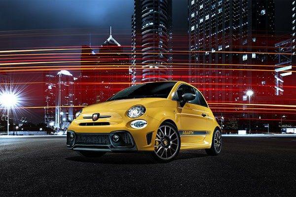 アバルト、機械式LSDを搭載した限定車「595 Competizione Performance Package」を発売