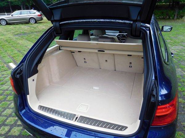 BMW　5シリーズツーリング　カーゴスペース