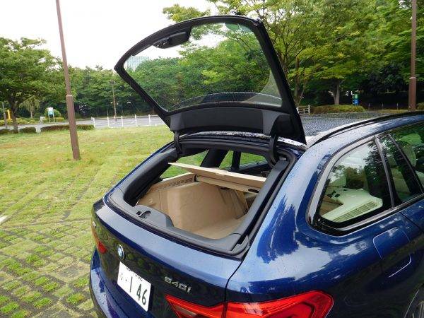 BMW　5シリーズツーリング　ハッチゲート　ガラス部開閉