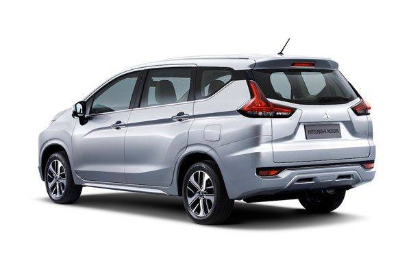 三菱自動車 インドネシア国際モーターショーで発表するクロスオーバーMPV リアスタイル