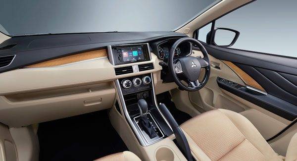 三菱自動車 インドネシア国際モーターショーで発表するクロスオーバーMPV インテリア