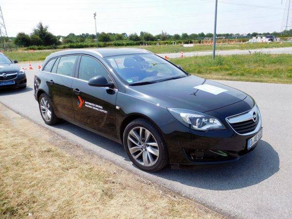 ZF　自動運転　センサーシステムテストカー
