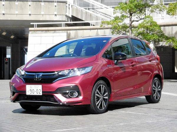 ホンダ　フィット　マイナーチェンジ　試乗　フロントイメージ　ルージュアメジスト・メタリック