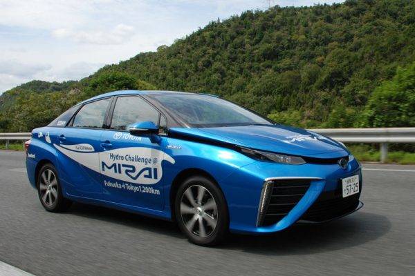 トヨタ　MIRAI