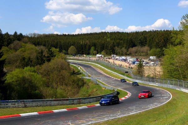 ニュルブルクリンク　一般車走行風景