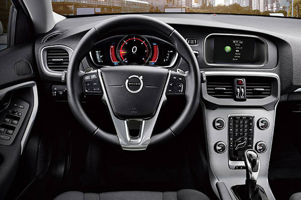 ボルボ V40 D4 Dynamic Edition/V40 Cross Country D4 Dynamic Edition コックピット
