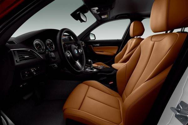 BMW 新型1シリーズ限定車　118i M Sport Edition Shadow　118d M Sport Edition Shadow　インテリア　ダコタレザー