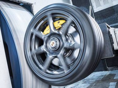 ポルシェ 911ターボSエクスクルーシブシリーズ用にブレイデッドカーボンホイールを提供