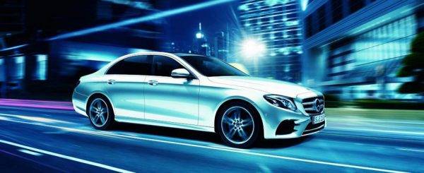 メルセデス・ベンツ　E350e AVANTGARDE SPORTS　走行イメージ