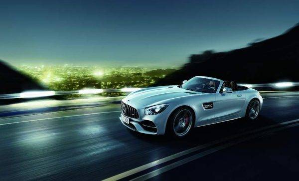 メルセデスAMG GTロードスター　走行イメージ